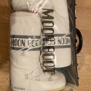 Moon Boot Icon White
